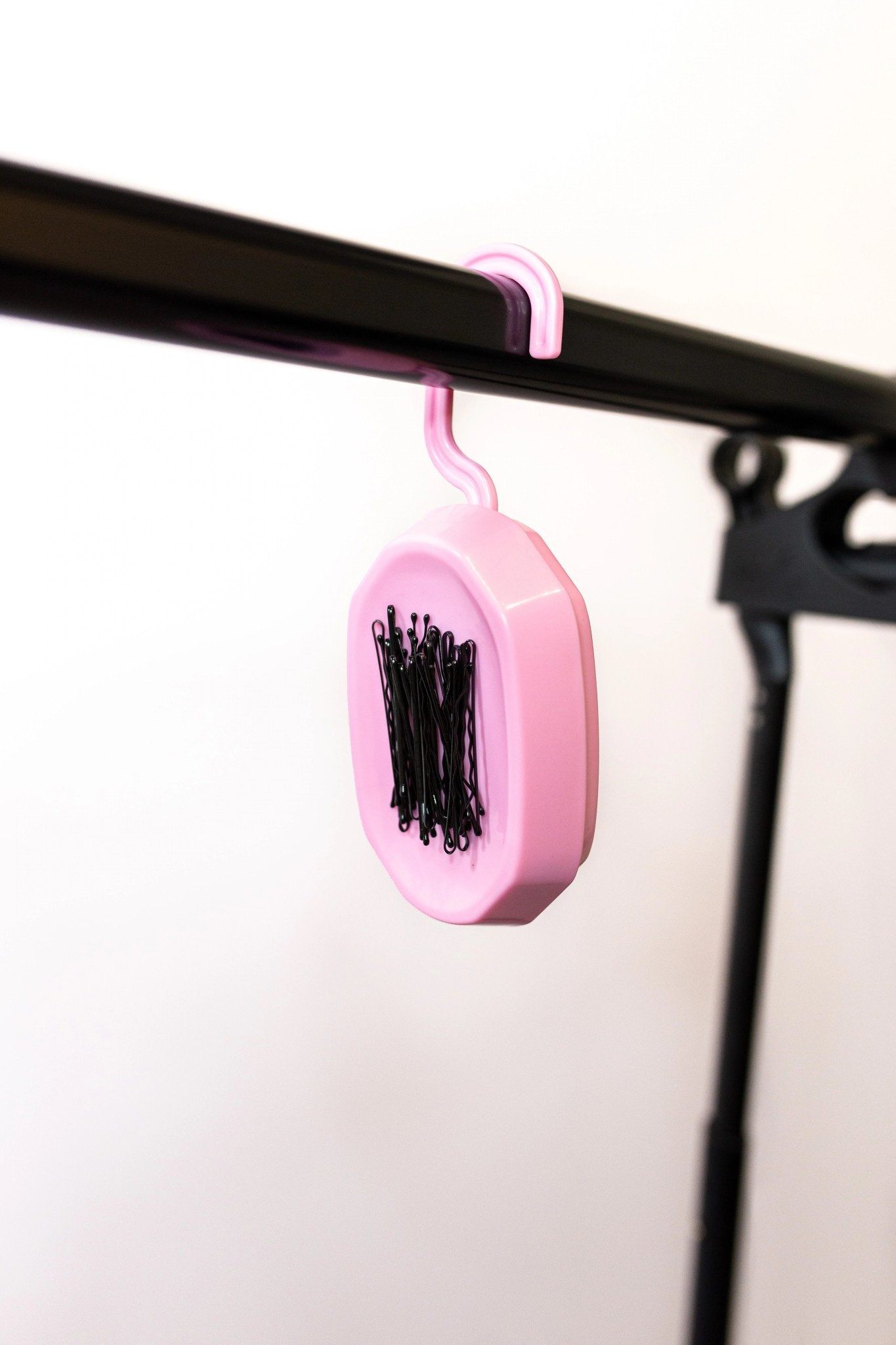 Glam’r Gear Bobby Buddy™ Magnetic Hanging Bobby/Hair Pin Tray