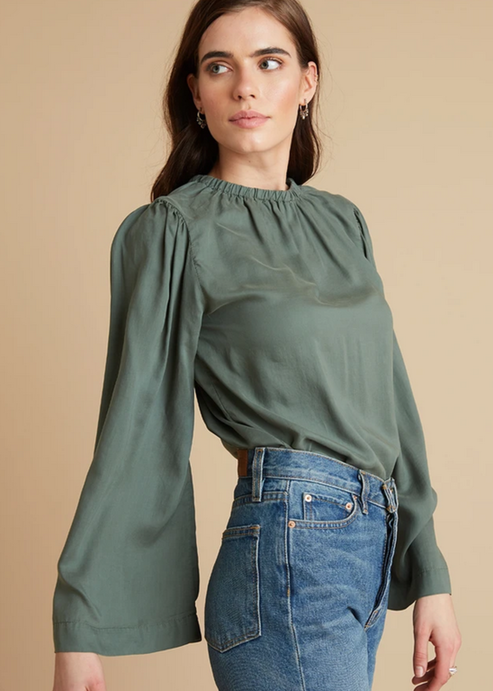 BELLA DAHL BELL SLEEVE ELASTIC NECK TOP