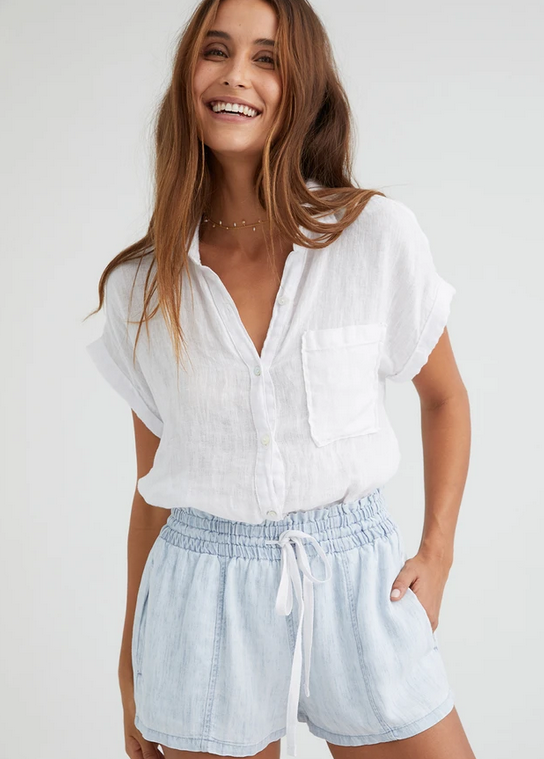 BELLA DAHL SHORT SLEEVE POCKET BUTTON DOWN