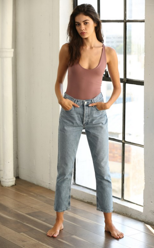 SEAMLESS U-V NECK SPAG STRAP CAMI W/BRA