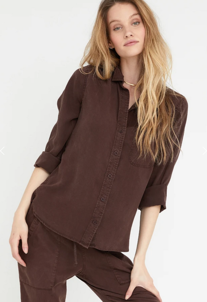 BELLA DAHL SHIRT TAIL BUTTON DOWN