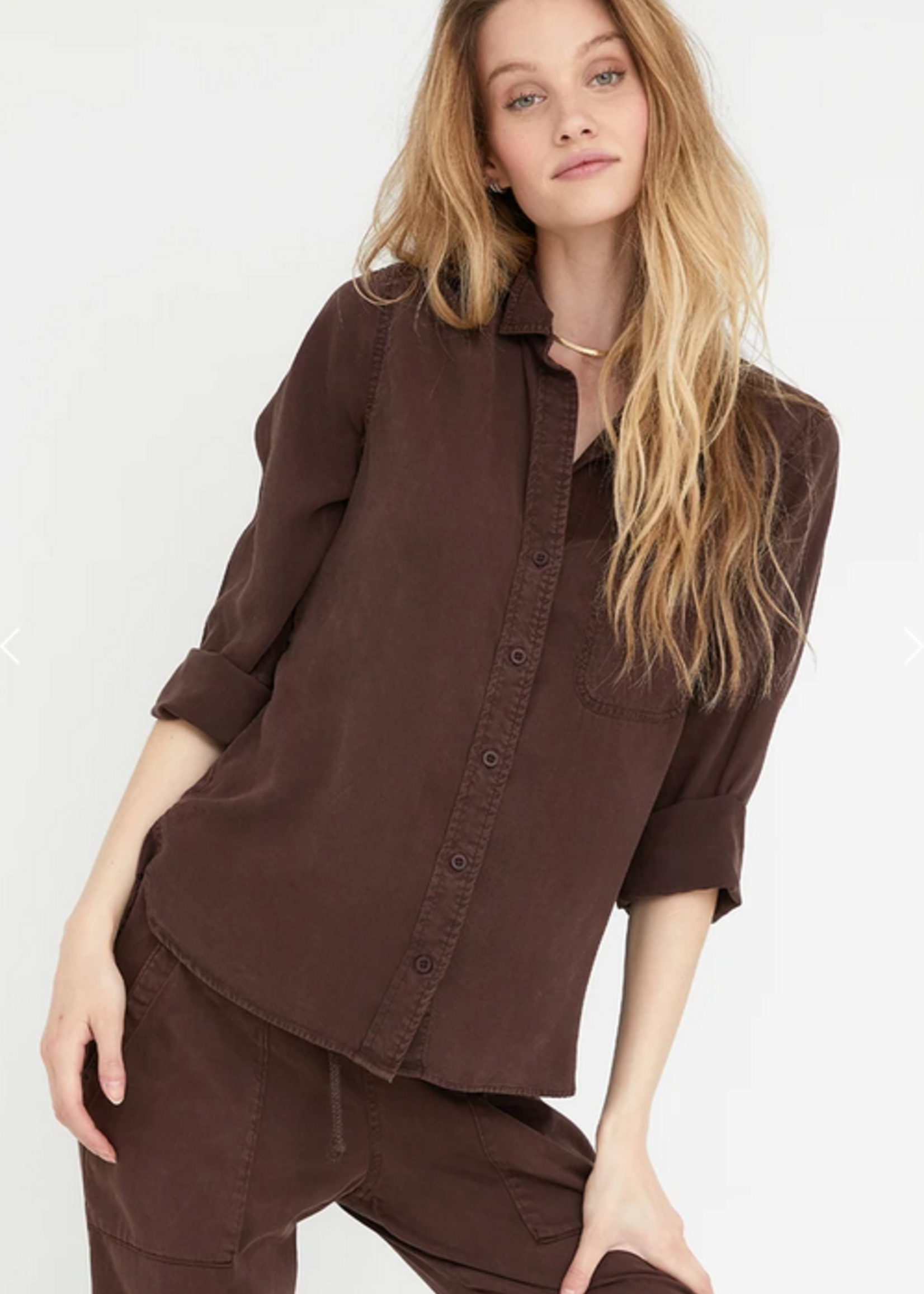 BELLA DAHL SHIRT TAIL BUTTON DOWN