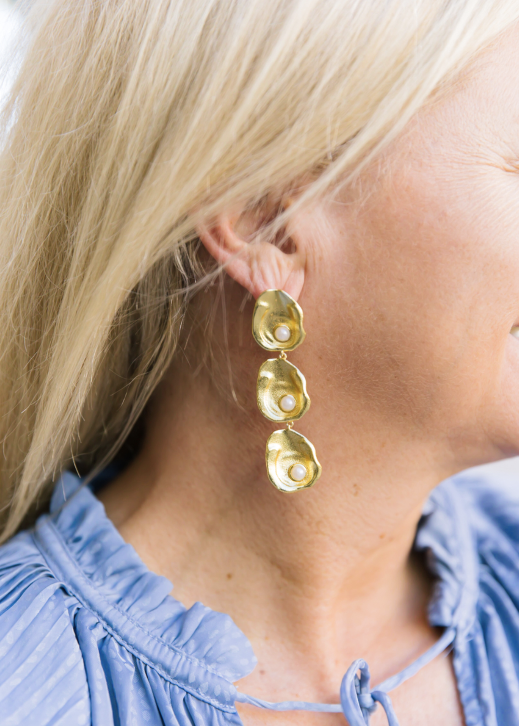 OYSTER STATEMENT EARRING