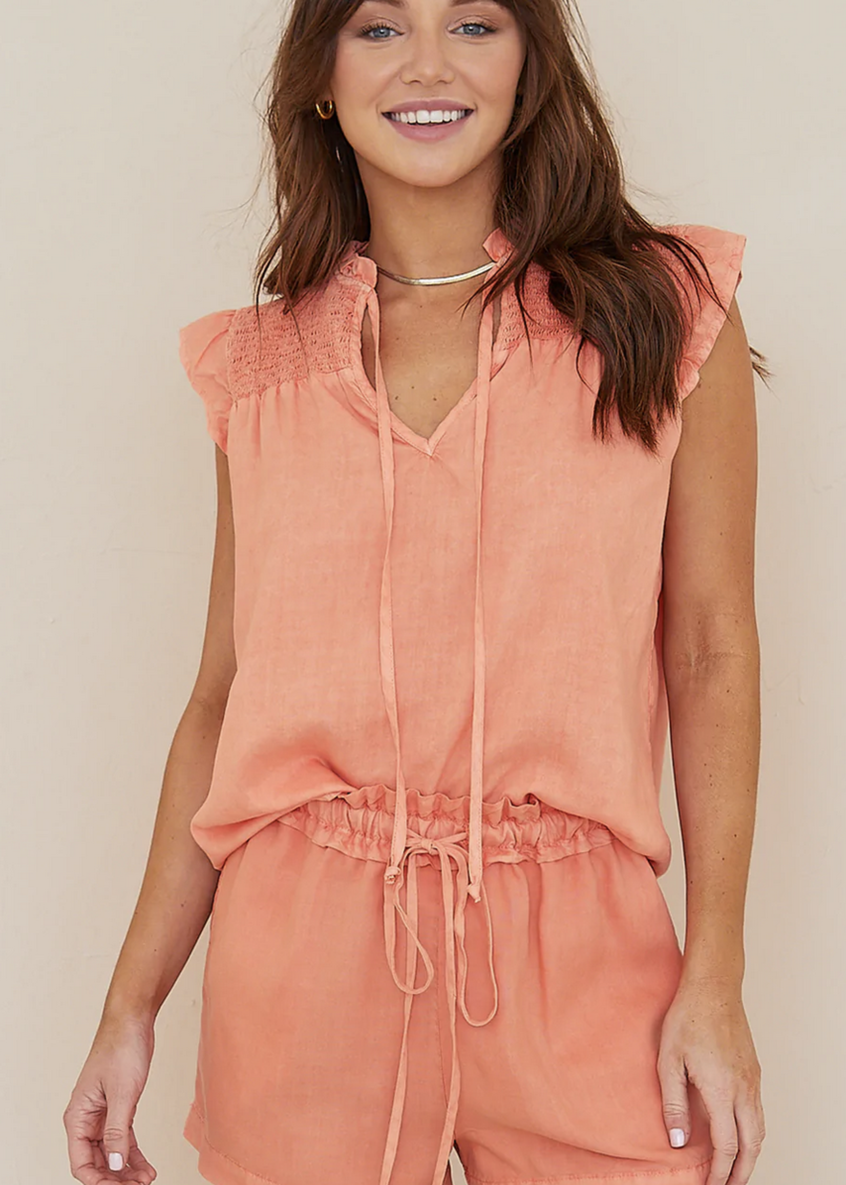 BELLA DAHL SLEEVELESS SMOCKED RUFFLE TOP