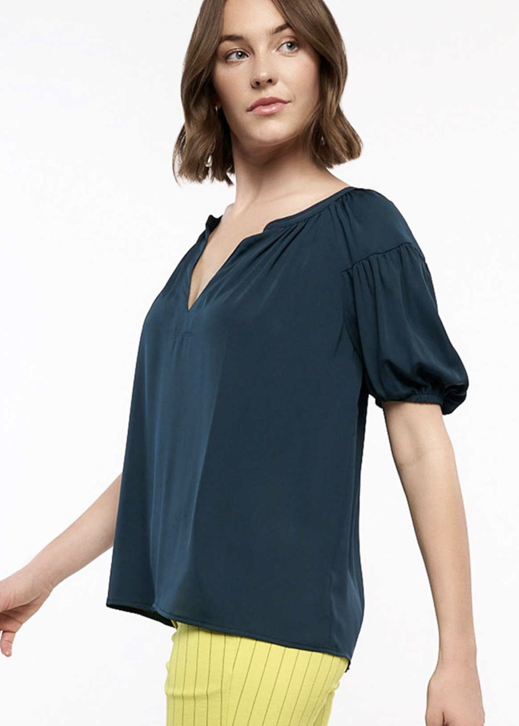 CURRENT AIR S/S SPLIT NECK BLOUSE