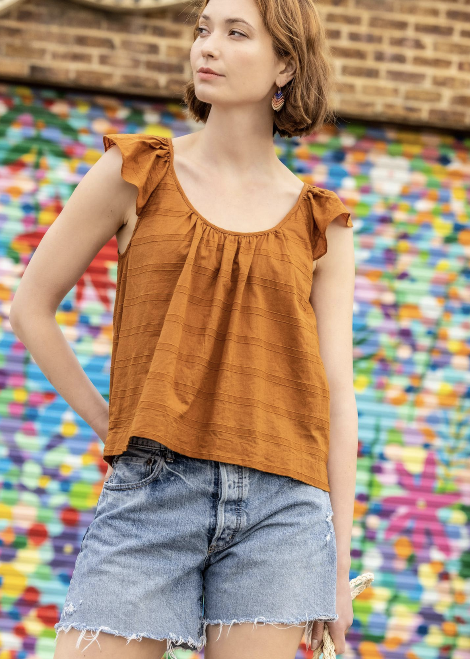 RUFFLE SLEEVE TOP W/ SHIRRING