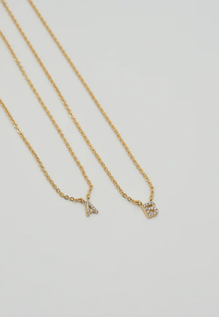 BRENDA GRANDS JEWELRY SHINY INITIAL NECKLACE