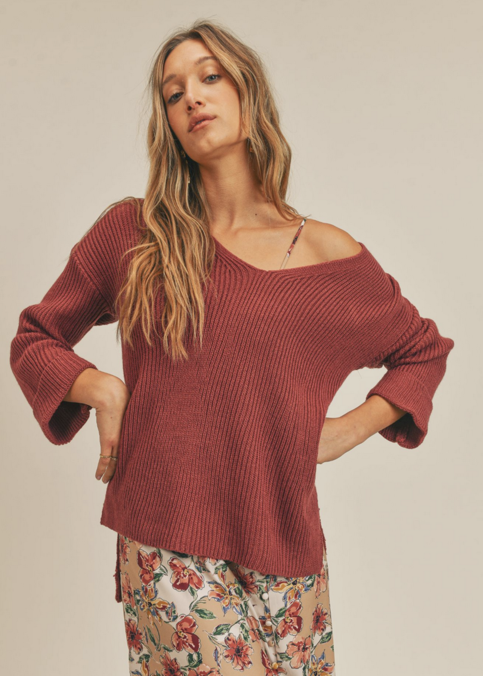 SAGE THE LABEL CARLI V NECK PULLOVER