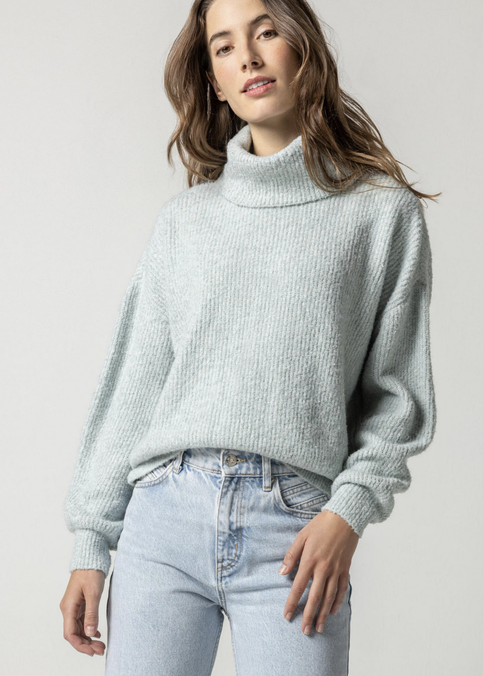 OVERSIZED RIBBED TURTLENECK SWEATER