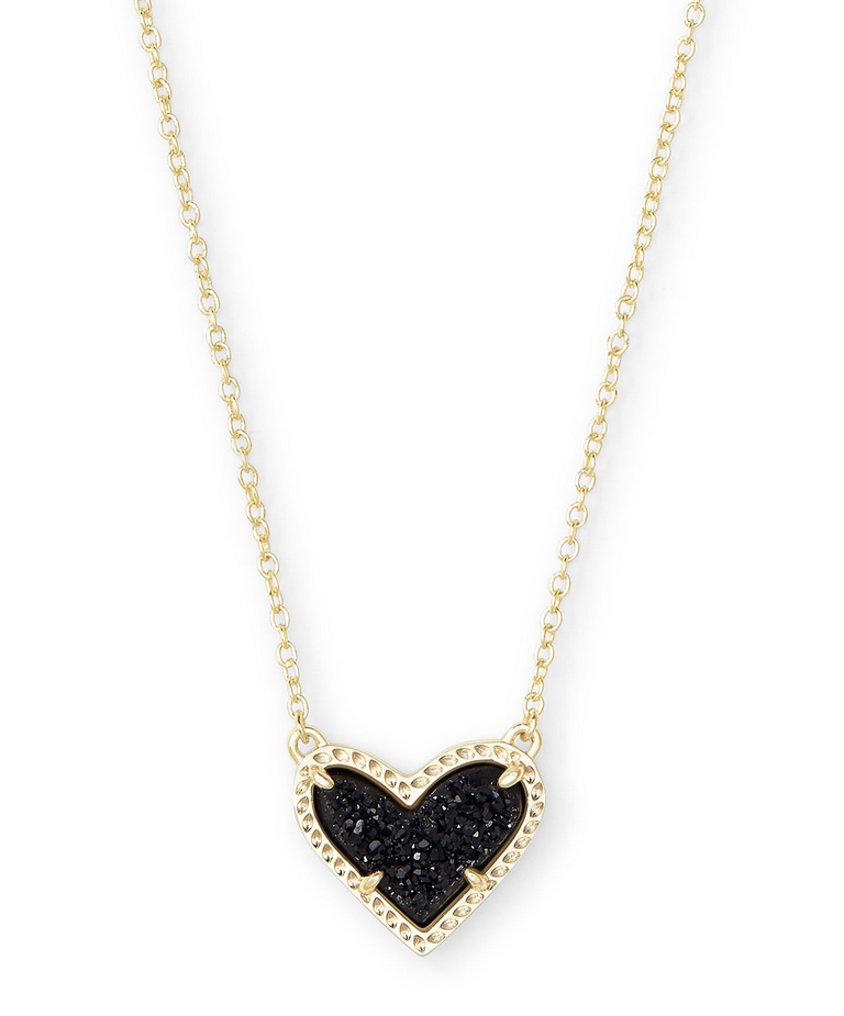 ARI HEART SHORT PENDANT NECKLACE