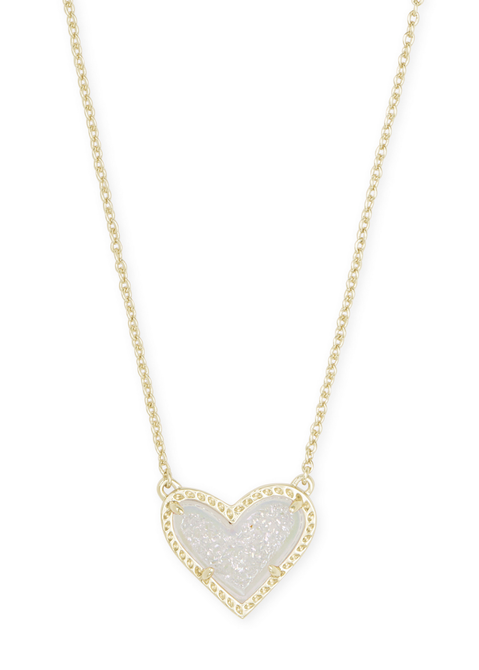 ARI HEART SHORT PENDANT NECKLACE