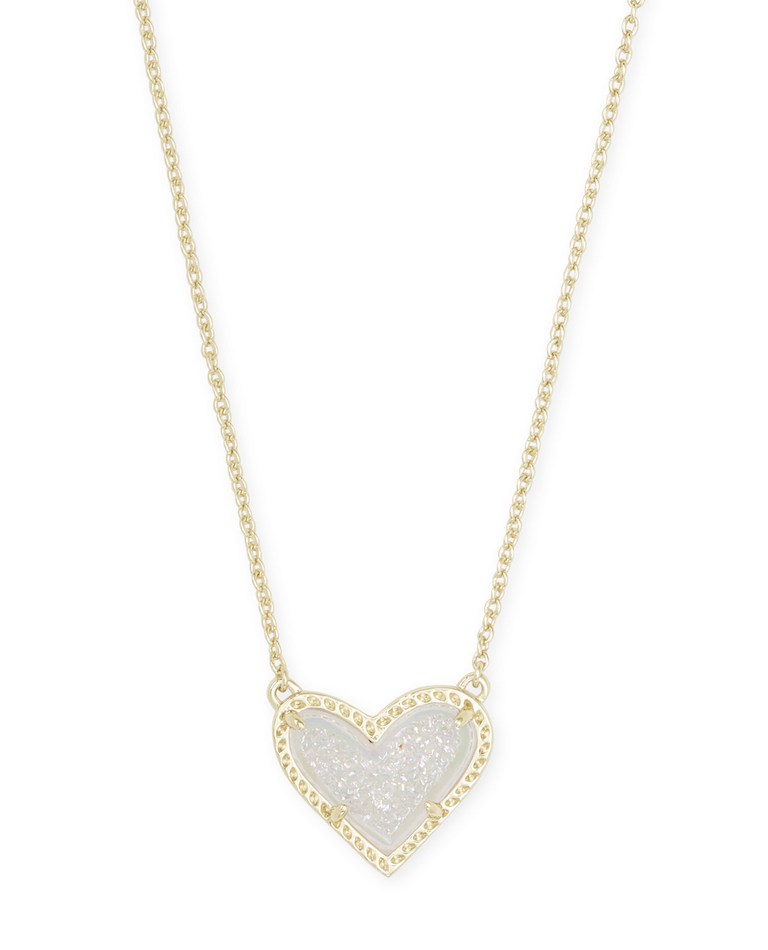 ARI HEART SHORT PENDANT NECKLACE