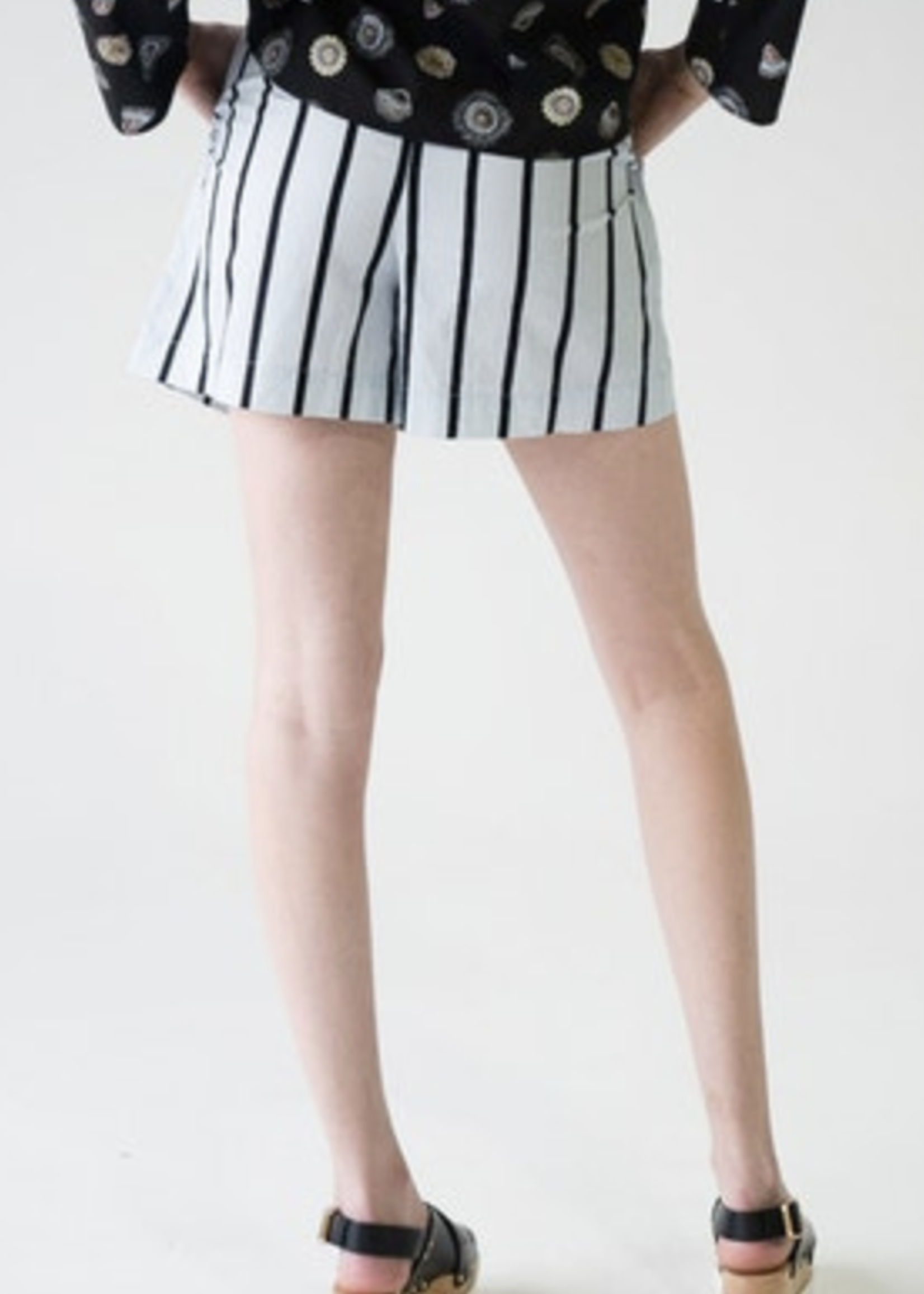 NEVER A WALLFLOWER PLEATED SHORTS