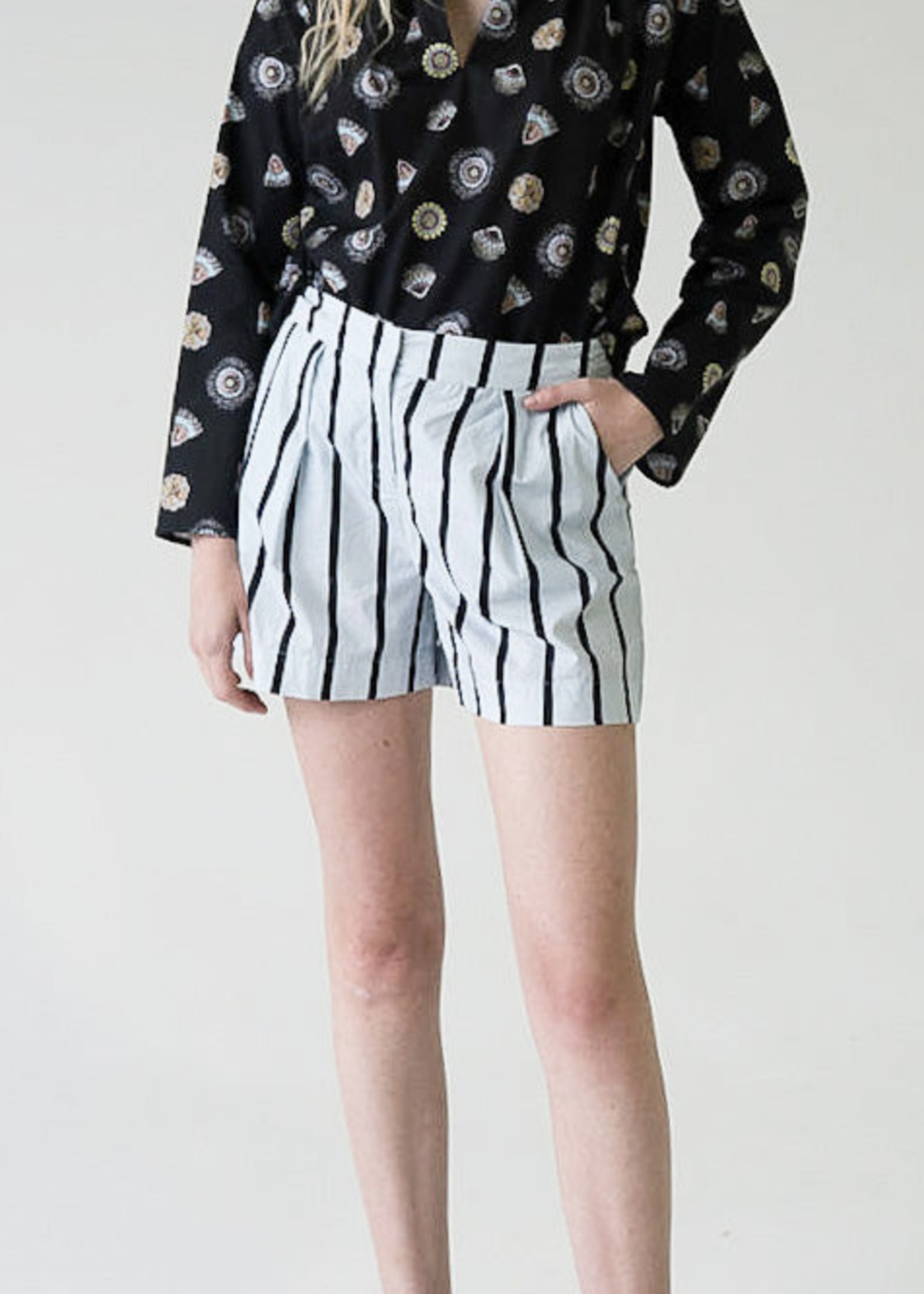 NEVER A WALLFLOWER PLEATED SHORTS