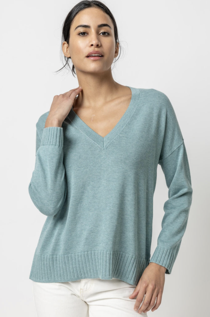 EASY BACK SEAM V-NECK SWEATER