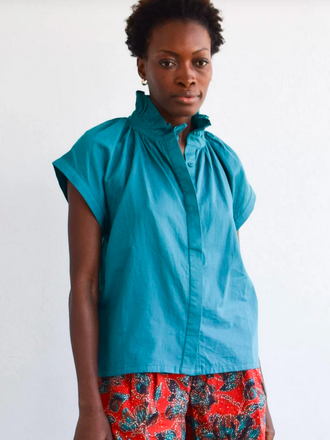 NEVER A WALLFLOWER VICKI BUTTON DOWN TOP