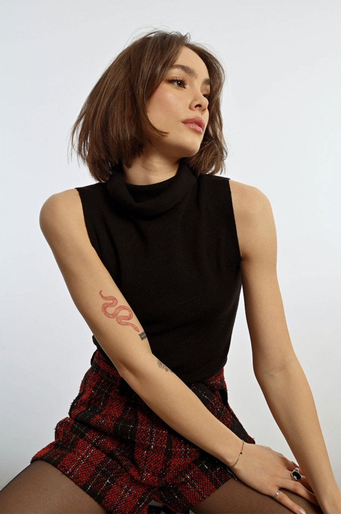 MOLLY BRACKEN KNITTED SLEEVELESS TURTLENECK SWEATER