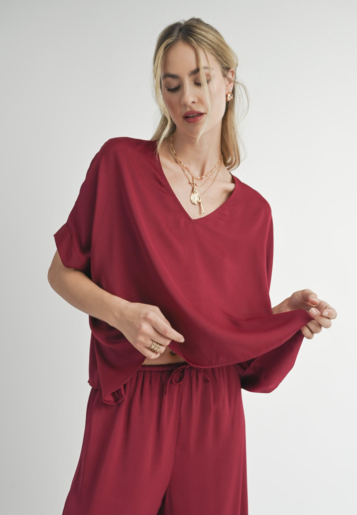 SADIE&SAGE SWEET TREAT DOLMAN SLV V NECK TOP