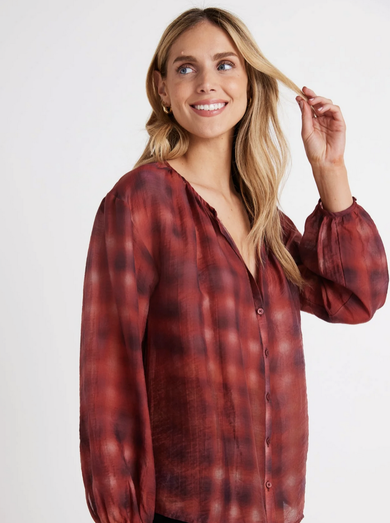BELLA DAHL SHIRRED NECK BLOUSE