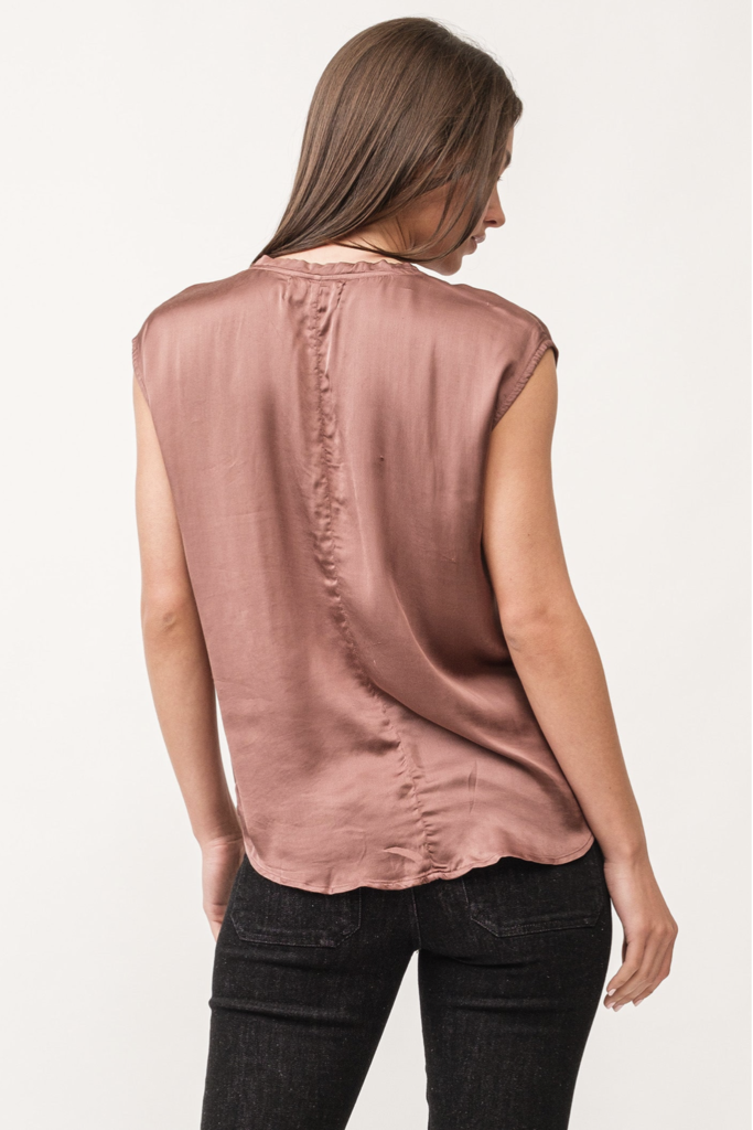 DEAR JOHN YANIS V-NECK SLEEVELESS TOP