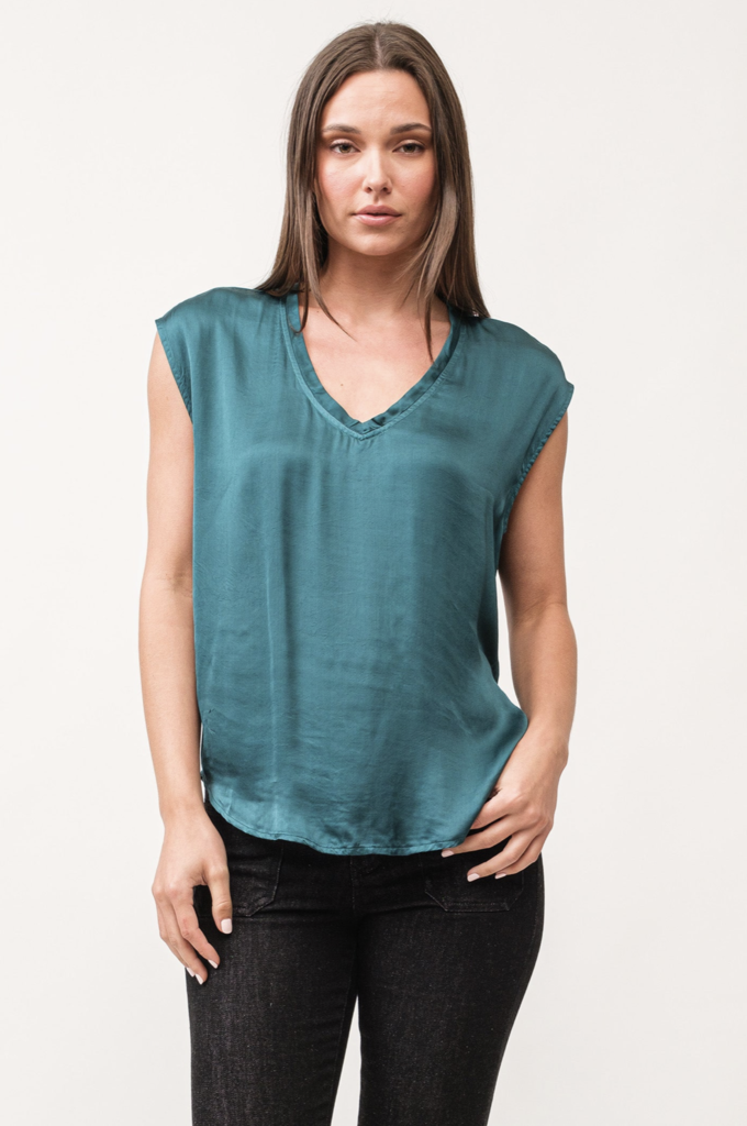 DEAR JOHN YANIS V-NECK SLEEVELESS TOP
