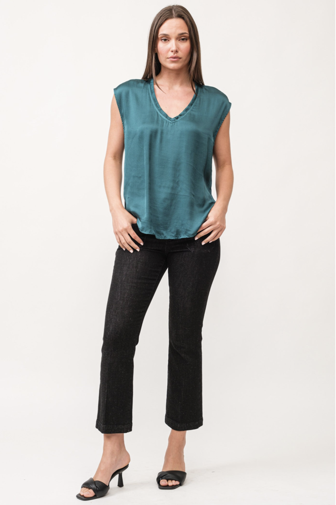 DEAR JOHN YANIS V-NECK SLEEVELESS TOP