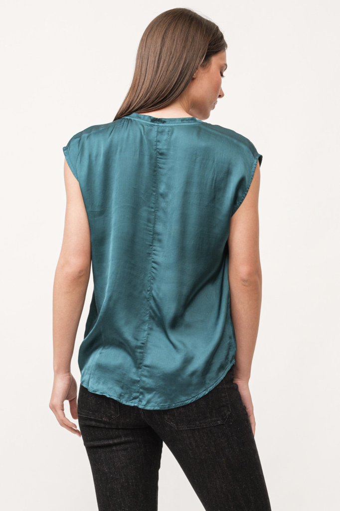 DEAR JOHN YANIS V-NECK SLEEVELESS TOP