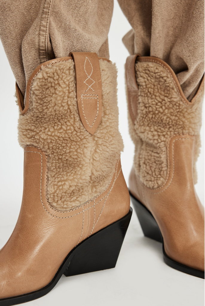 PITCHFORK POINT SHEARLING BOOTS