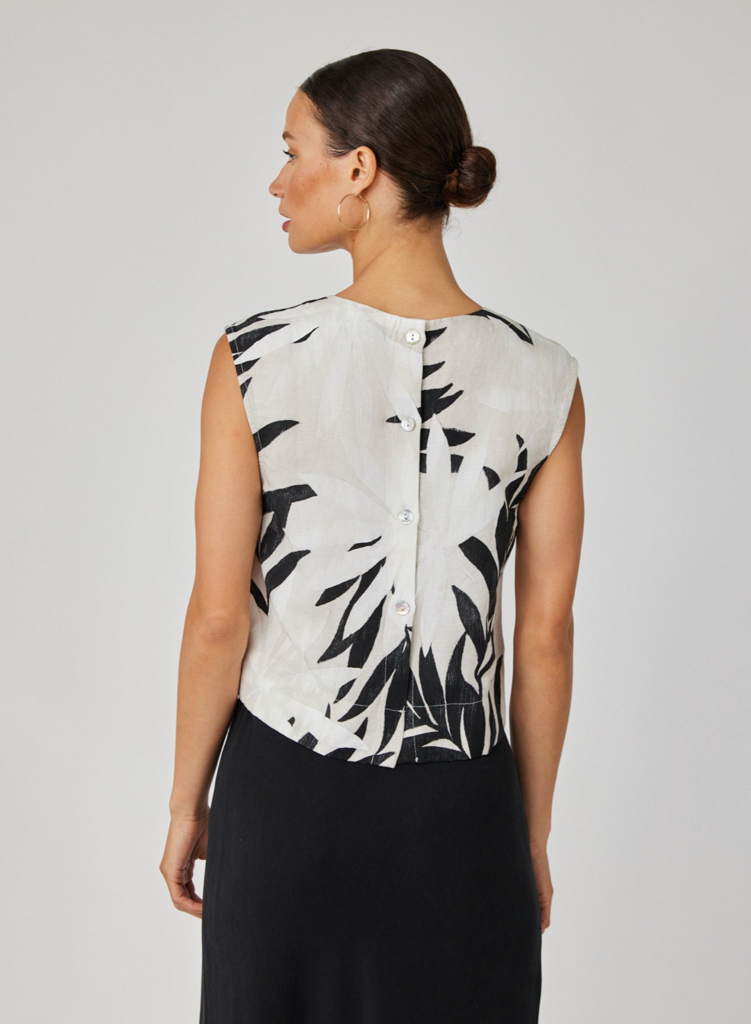 BELLA DAHL BOXY BUTTON BACK TOP