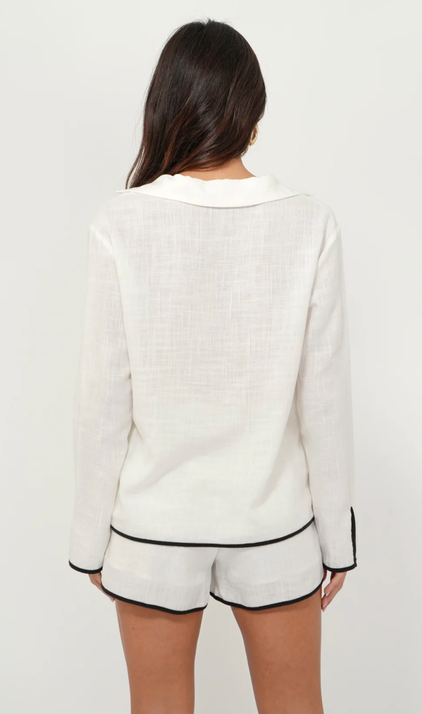 BEVERLY LINEN DOLPHIN HEM SHORTS