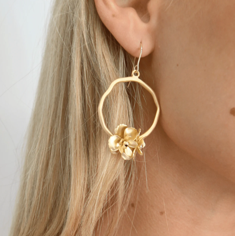 ERIN GRAY BLOOM GOLD HOOP EARRING