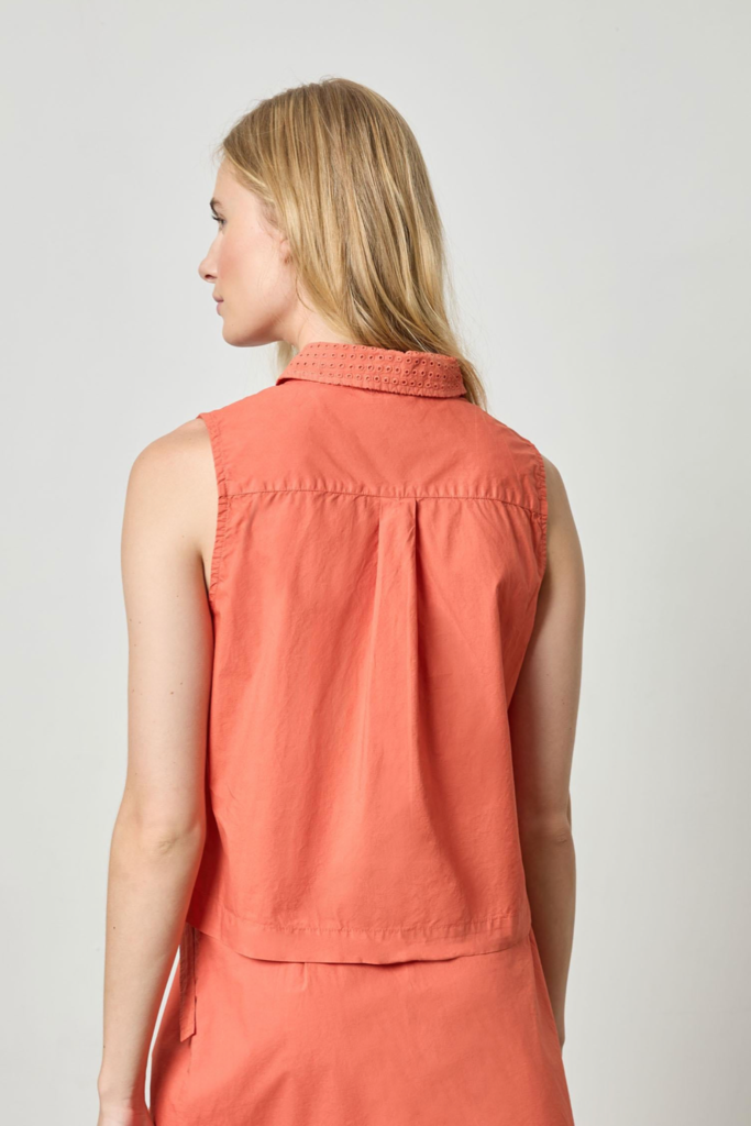 EYELET COLLAR SLEEVELESS SHIRT