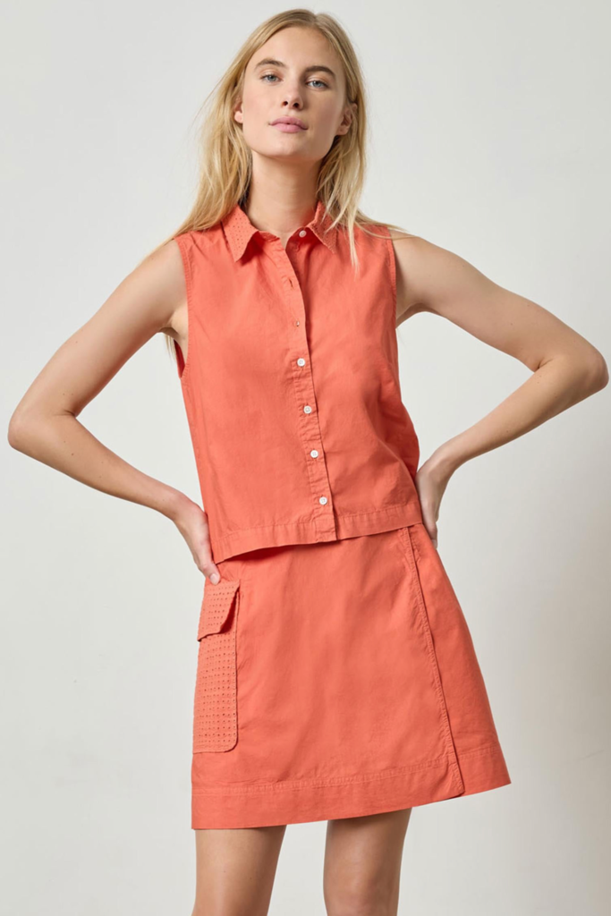 EYELET COLLAR SLEEVELESS SHIRT