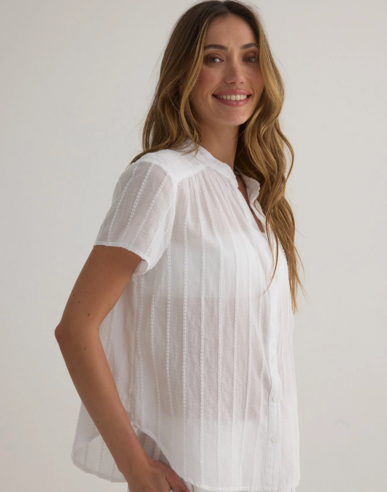 BELLA DAHL SHORT SLEEVE SHIRRED TOP