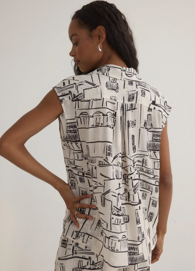 BELLA DAHL PRINTED BUTTON FRONT CAP SLEEVE TOP