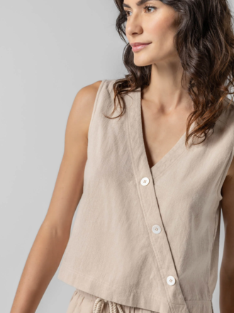 CROSS FRONT SLEEVELESS TOP