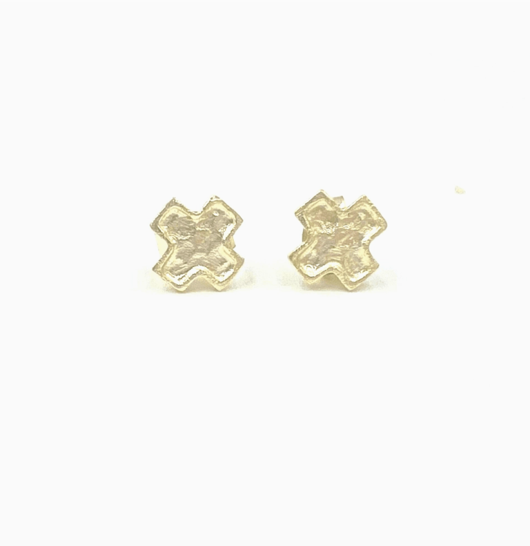 ERIN GRAY GOLD HAMMERED CROSS STUD EARRINGS