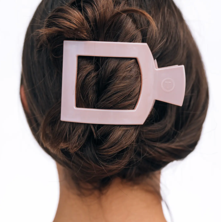 LARGE FLAT SQUARE CLIP PEARLY PINK