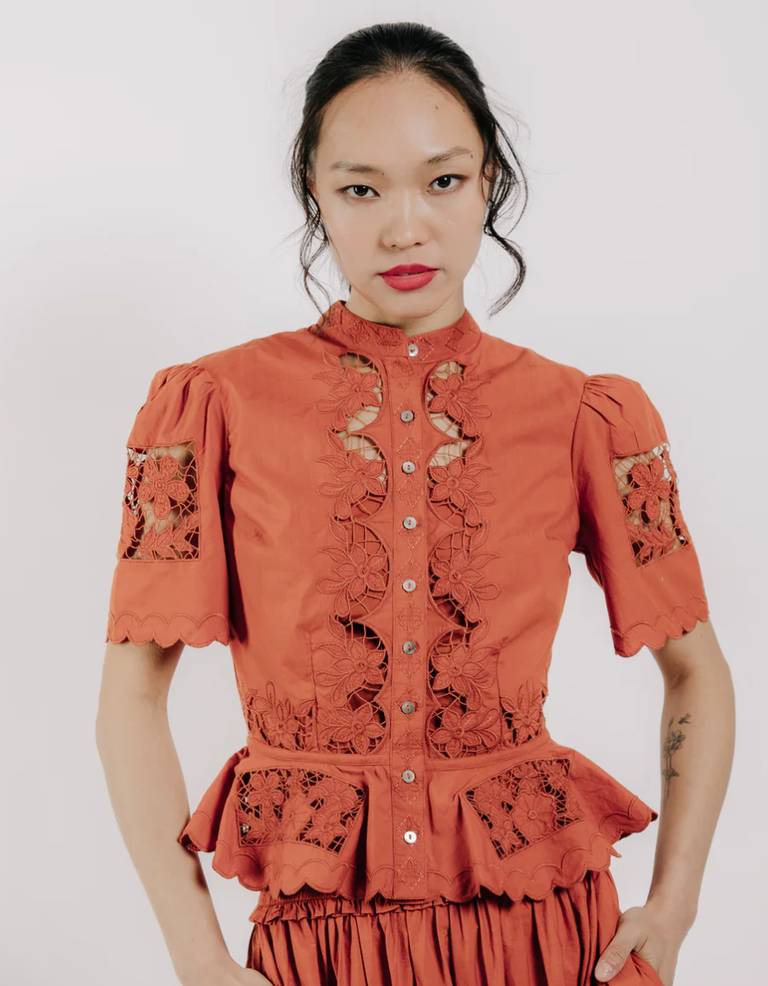 LOVE THE LABEL ELIZABETH TOP CINNAMON