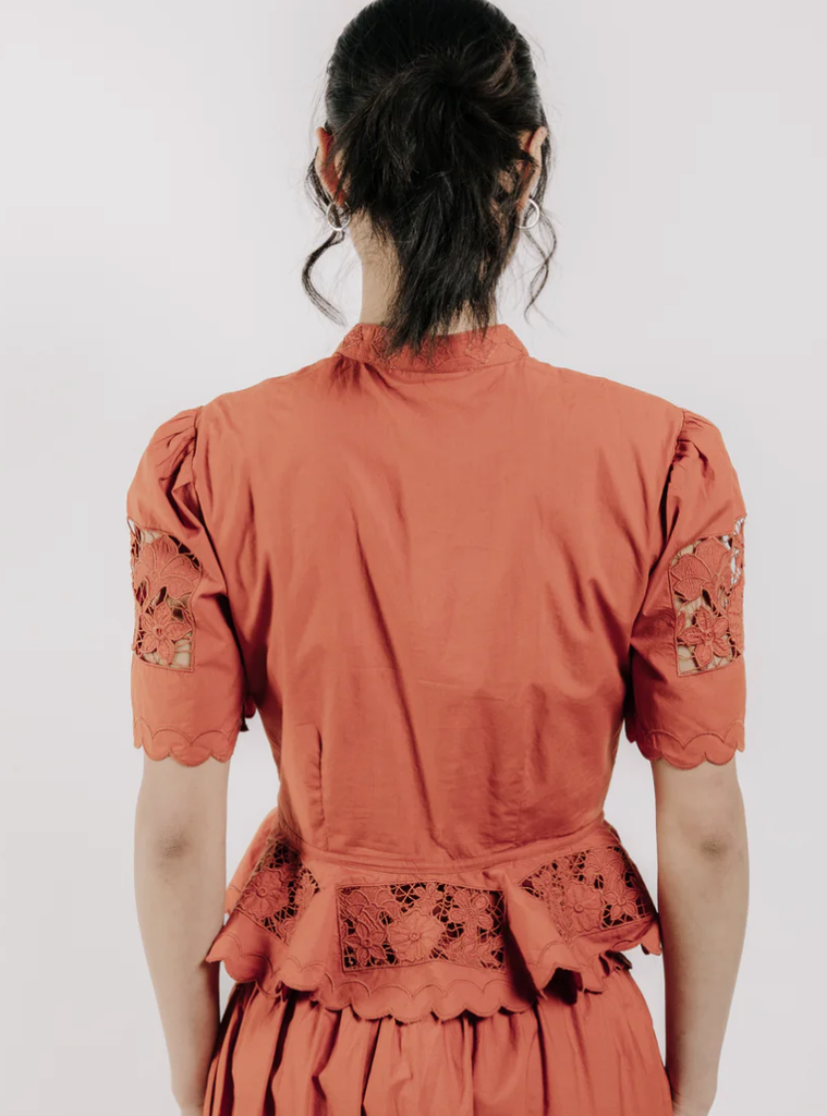LOVE THE LABEL ELIZABETH TOP CINNAMON