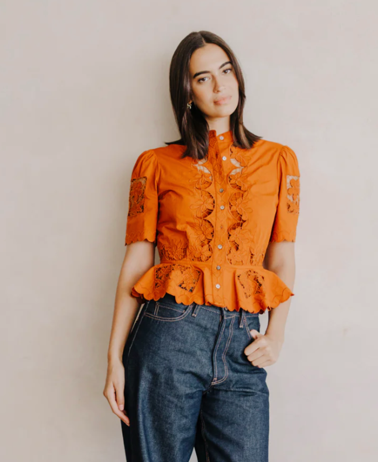 LOVE THE LABEL ELIZABETH TOP CINNAMON