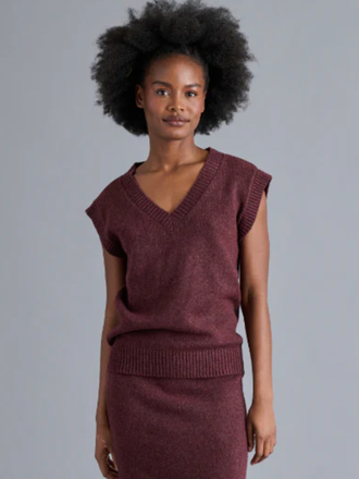 STEVE MADDEN REMY SWEATER VEST WINE