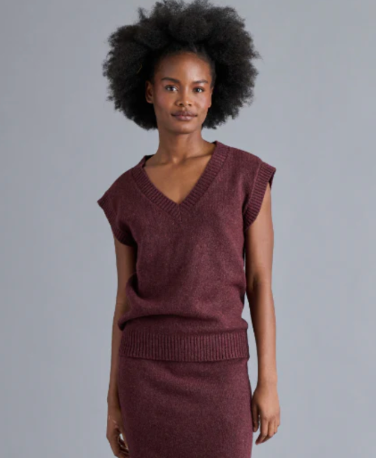 STEVE MADDEN REMY SWEATER VEST WINE