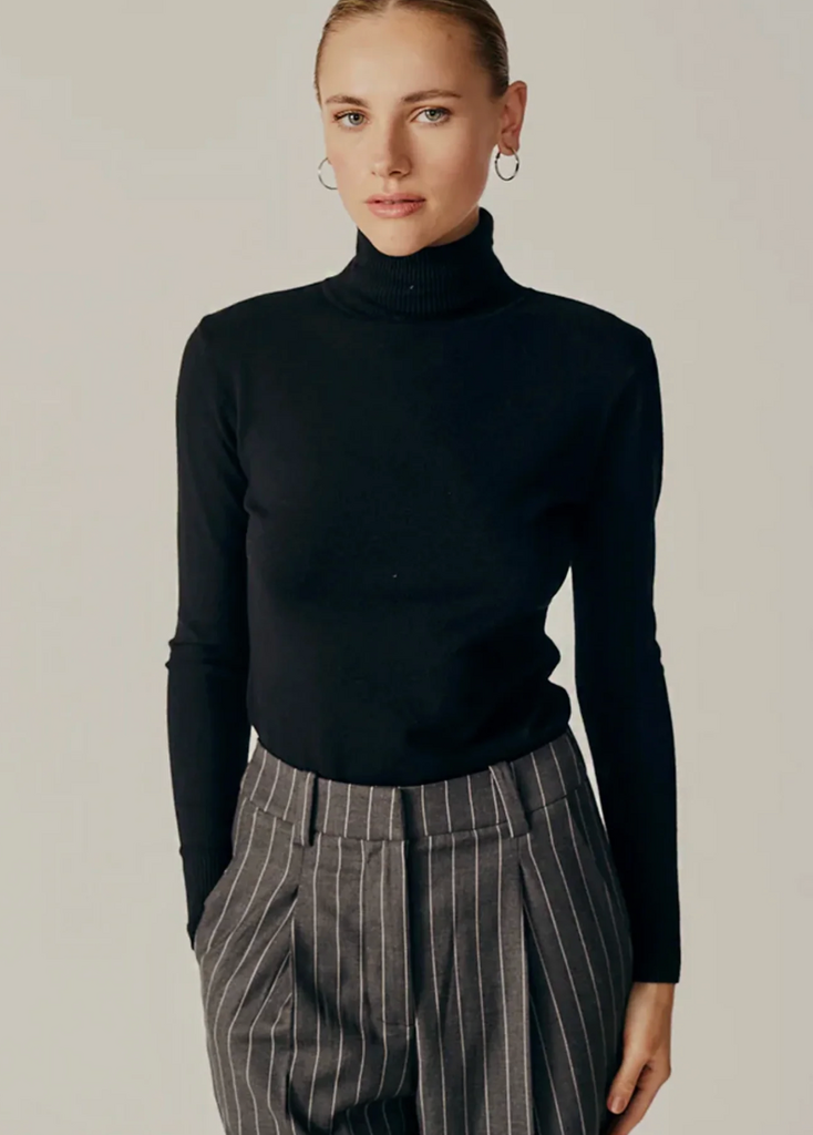 DÈLUC SILENE TURTLENECK SWEATER BLACK
