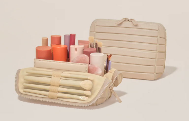 PARALLELLE THE SMALL TRAVELLER