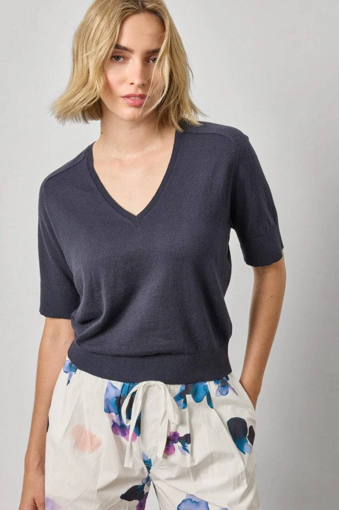 V-NECK SADDLE SLEEVE SWEATER NAVY