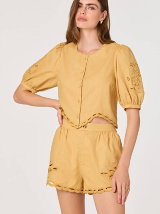 ASTR JOELLYN EMBROIDERED PUFF SLEEVE TOP