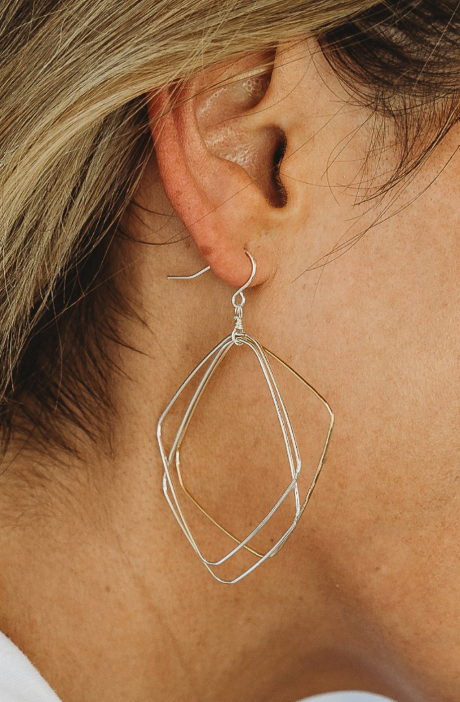 LESLIE CURTIS REGINA EARRING