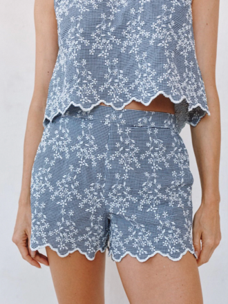 BELLA DAHL SCALLOP BORDER CATALINA SHORT FLORAL GINGHAM