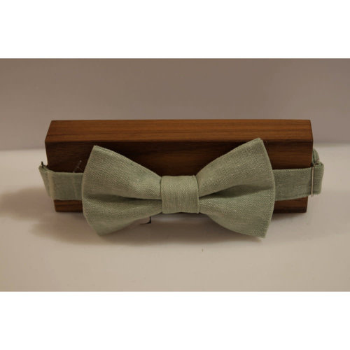 Beaux Light Linen Pre-Tie Bow Tie Beaux Light Linen Pre-Tie Bow Tie